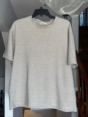 🌺 Zara Men's Short Sleeve Crewneck Tee in Cream with Thin Gray Stripes Sz M